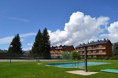 Apartments Amplio apartamento con piscina en Llívia