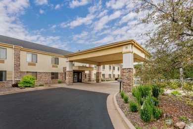 Отель Comfort Inn & Suites Black River Falls I-94
