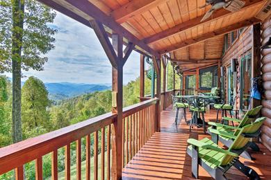 Holiday home Cabin with BBQ and Games - Walk to Blue Ridge Parkway!