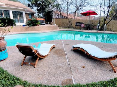 Texas Sunshine Oasis w/ Pool/Hot-tub for your Waco/Silos/Baylor Getaway!