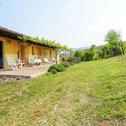 Апартаменты Nice and typical apartment in a farm surrounded by hills and vineyards