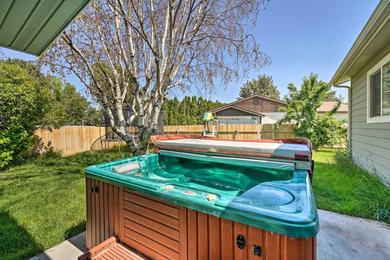 Дом отдыха Lovely Twin Falls Home with Private Hot Tub!