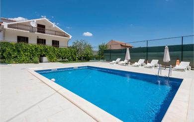 Holiday home Stunning home in Runovic w/ Outdoor swimming pool, WiFi and 4 Bedrooms