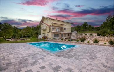 Hotel Stunning Home In Gornji Vinjani With Outdoor Swimming Pool, Wifi And 4 Bedrooms