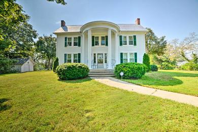 Дом отдыха Rural and Historic Estate Home, 12 Mi to Clarksville