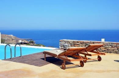 Дом отдыха Traditional stone villa with a swimming pool, sea view and large terrace, ideal for a family or a group of friends