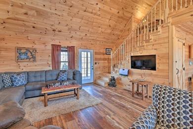 Holiday home Quiet and Secluded Berea Cabin on 70-Acre Farm!