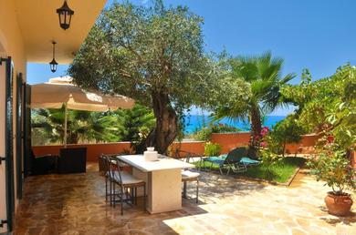 Apartments Holiday House Angelos D on Agios Gordios Beach