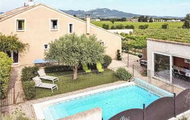 Stunning Home In Viols With Wifi, Private Swimming Pool And 3 Bedrooms