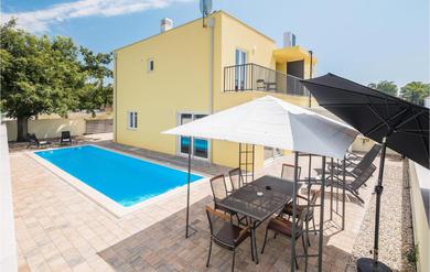 Holiday home Stunning home in Porec with Outdoor swimming pool, WiFi and 3 Bedrooms
