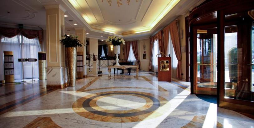 Отель Grand Visconti Palace