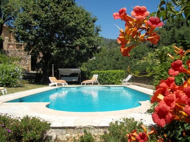 Apartments Appartement de 2 chambres avec piscine privee jardin clos et wifi a Chateauneuf Grasse