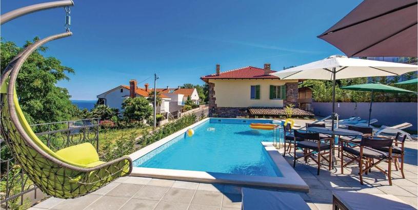 Holiday home Awesome home in Icici with 5 Bedrooms, WiFi and Outdoor swimming pool