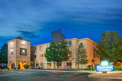 Отель Days Inn & Suites by Wyndham Airport Albuquerque