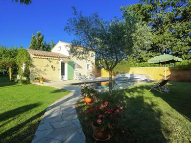 Holiday home Spacious Holiday Home in Vaison la Romaine with Garden