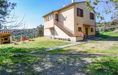 Beautiful home in Cinigiano with 2 Bedrooms