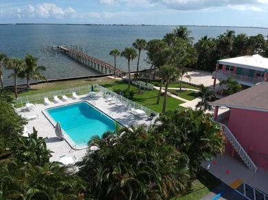 Отель Caribbean Shores Waterfront Resort