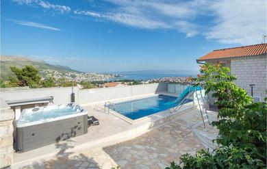 Апартаменты Stunning Apartment In Split With 3 Bedrooms, Jacuzzi And Wifi
