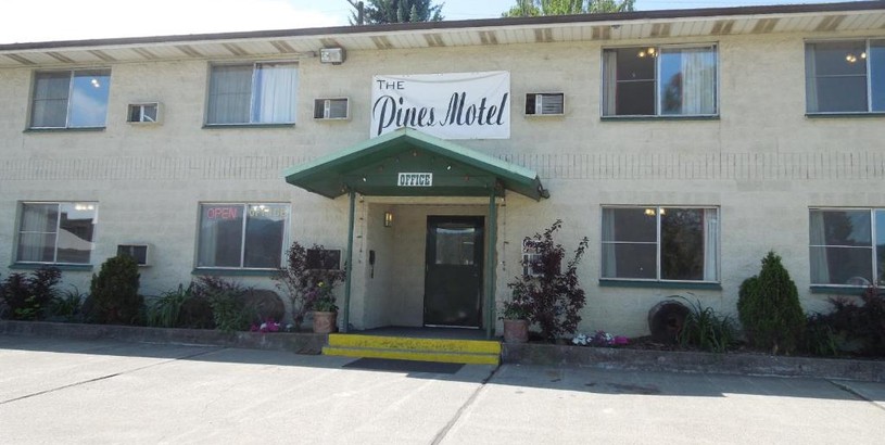 Мотель The Pines Motel