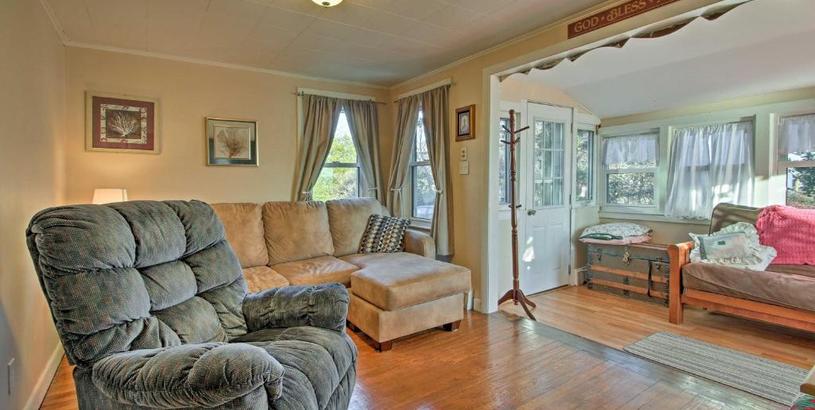 Дом отдыха Dunrovin Family Retreat Buzzards Bay Home with View