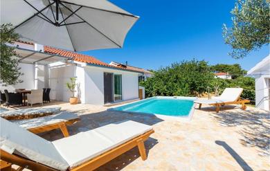 Stunning home in Nerezisca w/ Outdoor swimming pool, WiFi and 3 Bedrooms