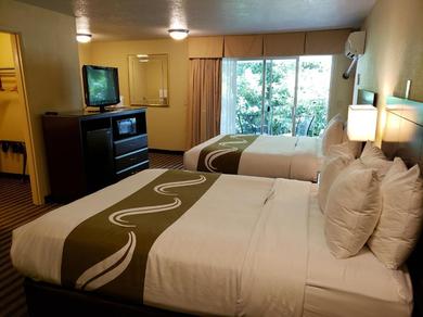 Отель Quality Inn & Suites Vancouver
