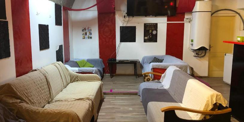 Апартаменты Whole basement former pub for stag do, bachelor House party flat