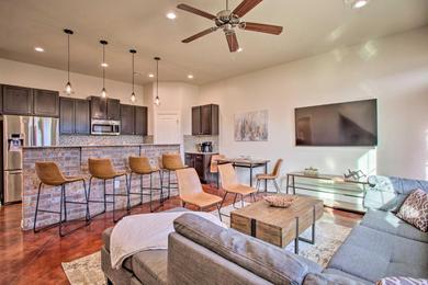 Holiday home Edmond Oasis with Rooftop Lounge Walk to Dtwn!