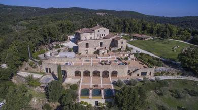Вилла Castello di Tocchi Villa Sleeps 27 Pool Air Con