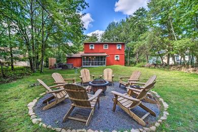 Charming Emerald Lakes Cottage with Hot Tub!