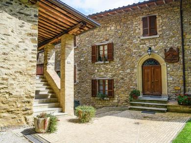 Warm Holiday Home in Monte Santa Maria Tiberina with Pool