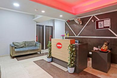 Hotel OYO Flagship Red Stay Near V3S Mall