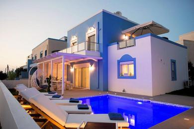 Вилла Seabreeze Villa - with Jacuzzi & heated pool