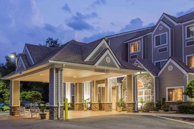 Отель Microtel Inn & Suites by Wyndham Jacksonville Airport