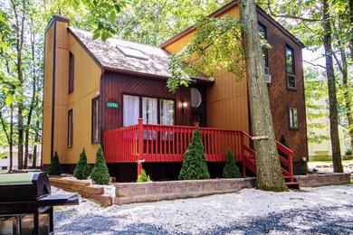 Entire 3 Bedroom Adventure Chalet, Near the best of the Poconos