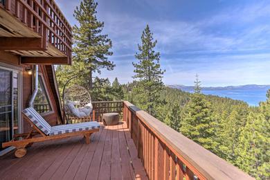 Дом отдыха Stunning Lake Tahoe Cabin with Panoramic Views!