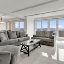 Holiday home Wake up in paradise! Chic Bayview condo in beautiful beachfront resort, shared pools, jaccuzi, pet friendly