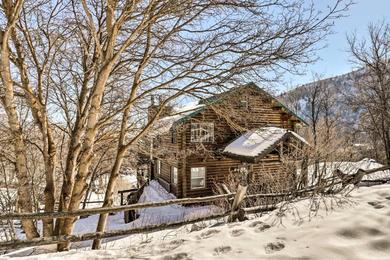 Дом отдыха Pet-Friendly, Rustic Midway Cabin with Fire Pit