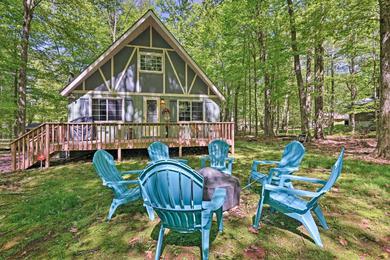 Holiday home Cozy Poconos Chalet with Fire Pit and Spacious Deck!