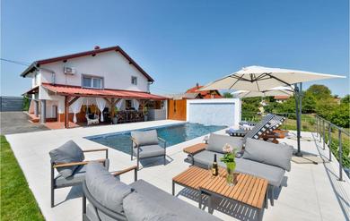 Holiday home Nice Home In Vrtlinovec With Wifi, Outdoor Swimming Pool And Heated Swimming Pool