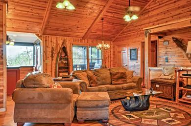 Holiday home Rustic Cabin with Hot Tub 2 Mi to Unicoi State Park