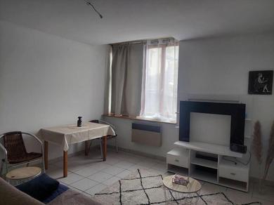 Fresnay-sur-Sarthe: joli appartement au calme.