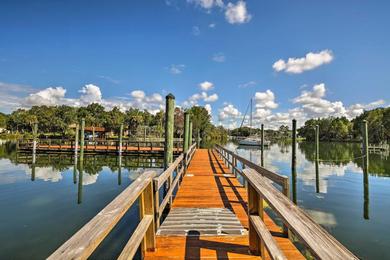 Дом отдыха Crystal River House with Access to Dock, Gulf 7 Mi!