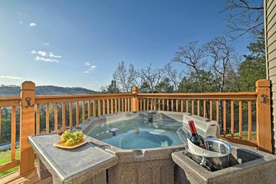 Lakeview Blue Eye Retreat with Hot Tub and Fire Pit!