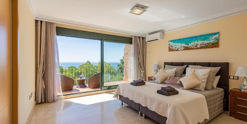 Villa Tranquil 2 bed villa with private pool + sea view!