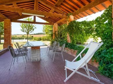 Holiday home Vibrant holiday home in Castiglione del Lago with a garden