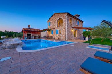 Villa Relax house surrounded by olives and vineyard