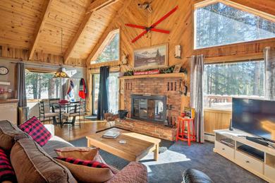 Дом отдыха Alma Cloud 9 Cabin with Fireplace and Wooded Views!