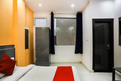 Hotel OYO Geet Residency Near Palam Metro Station