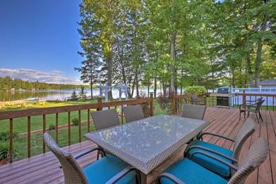 Дом отдыха Interlochen Lakehouse with Deck, Fire Pit, and Dock!